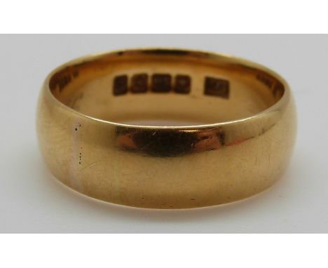 An 18ct gold wedding ring, 7.4g (size P)