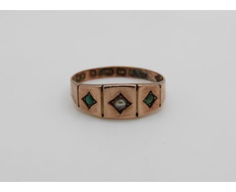 A 9ct gold ring set with a pearl and turquoise, Birmingham 1901, 1.6g, size L/M 
