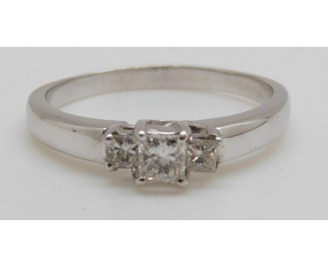 An 18ct gold ring set with three princess cut diamonds totalling approximately 0.31ct (size U)