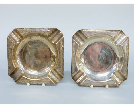 A pair of hallmarked silver ashtrays with engine turned borders, Birmingham 1911 maker H F Withers, width 10cm, weight 193g