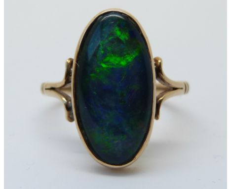 A 9ct gold ring set with opal triplet (size R) 