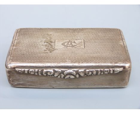 A George V hallmarked silver Georgian style snuff box with engine turned decoration, London 1926 maker Adolph Barsach Davis, 