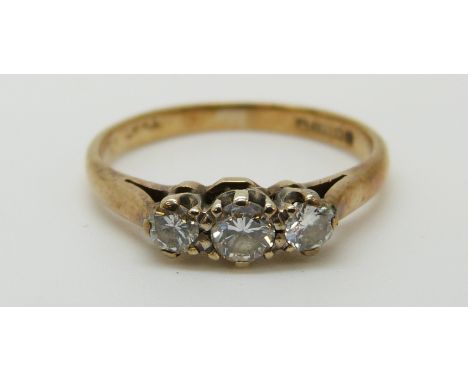 An 18ct gold ring set with three diamonds, total diamond weight approximately 0.35ct, 1.75g (size K) 