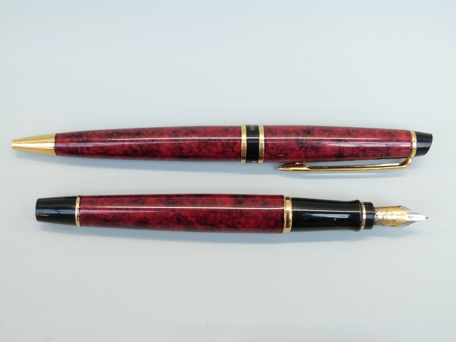 Waterman Phileas fountain and ballpoint pen set with red marbled barrel