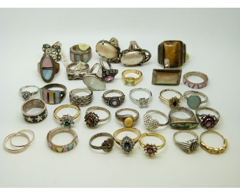 Thirty silver rings including examples set with abalone, garnet, amethysts, mother of pearl, tiger's eye etc 