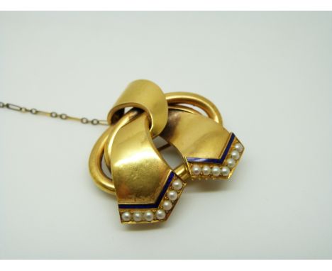 An 18ct gold Victorian brooch of knot design, set with seed pearls and blue enamel, 4 x 3.6cm