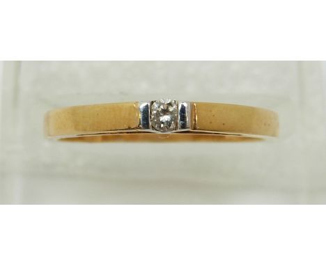 An 18ct gold ring set with a diamond, 2.39g (size M) 