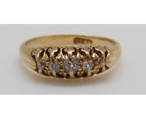 An 18ct gold ring set with five diamonds, 3.2g (size K)