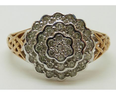 A 9ct gold ring set diamonds in a flower cluster, total diamond weight approximately 0.25ct, 2.57g (size O) 