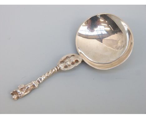 A Victorian hallmarked silver tea caddy spoon with apostle finial, Sheffield 1875 maker Martin Hall & Co, length 9cm