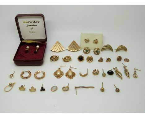 A collection of 9ct gold earrings including a pair set with pearl and a quantity of 9ct gold studs,10g