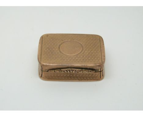 A hallmarked 9ct gold engine turned pill box, London 1900