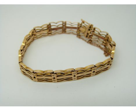 A 9ct gold gate bracelet 
