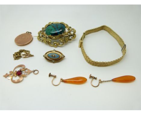 A 9ct gold pendant set with a faux pearl, Victorian brooch, 9ct gold pendant and 9ct gold locket 