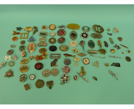 A collection of costume jewellery brooches to include thistle, vintage paste, Victorian etc