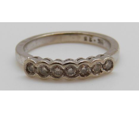 A 9ct white gold ring set with diamonds totalling approximately 0.25ct, 2.4g (size K)