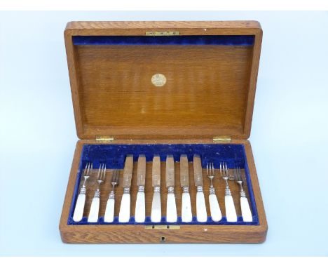 An oak cased Edward VII hallmarked silver and mother of pearl 6 place dessert fruit set, Sheffield 1908, maker Fenton Brother