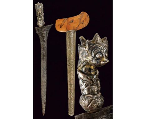 dating: 19th Century provenance: Giava, Straight, smooth double-edged blade, in fine pamor, with slightly grooved base. Ukira