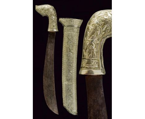 dating: Late 19th Century provenance: Giava, Strong and wide, curved, single-edged blade, in pamor. Wooden grip and scabbard,