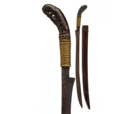 dating: circa 1900 provenance: Sumatra, Curved, single-edged blade, with a dent at the base and reduced tang. Wooden grip, em