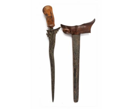 dating: circa 1900 provenance: Bali, Slightly undulated double-edged blade, in fine pamor, with chiselled and grooved base. W