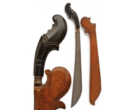 dating: 19th Century provenance: Sumatra, Long, wide and strong, single-edged blade, chiselled base and knot. Horn, embossed 