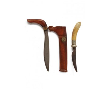 dating: End of 19th beginning of 20th Century provenance: Sumatra, Badik with single-edged blade, in pamor. Wooden grip, with