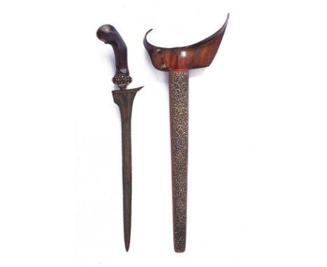 dating: 20th Century provenance: Giava, Straight, smooth double-edged blade, in pamor, with grooved base. Wooden ukiran, slig