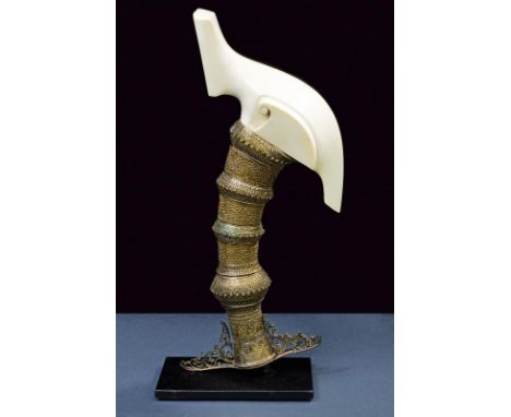 dating: 1910 - 1920 provenance: Mindanao, wooden, with a giant, ivory pommel, embossed en suite with those of Sundang. Brass 