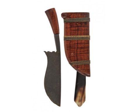 dating: first quarter of the 20th Century provenance: Giava, Wide, single-edged blade, in pamor, chiselled base. Wooden, face