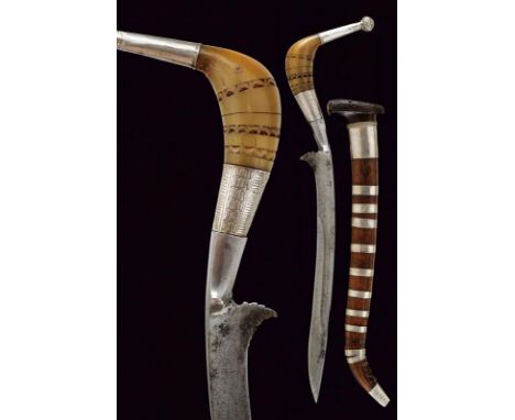 dating: circa 1900 provenance: Sumatra, Curved, single-edged blade, in pamor, with curl at the forte. Iron, faceted knot. Hor