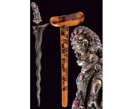 dating: circa 1900 provenance: Bali, Undulated double-edged blade, in fine pamor, with chiselled and grooved base. Ukiran cov