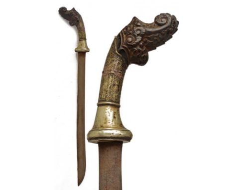 dating: 19th Century provenance: Palembang, Straight, single-edged blade, in fine pamor. Horn, richly embossed grip with long