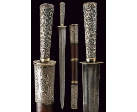 dating: 17th/19th Century provenance: Giava, Straight, double-edged blade, with double fuller, in pamor (17th century). Grip 