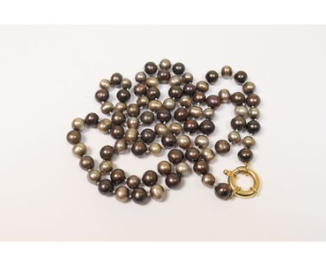 South Seas cultured black pearl necklace, the pearls of alternating shades of dark to light grey, each of approx. 6mm diamete