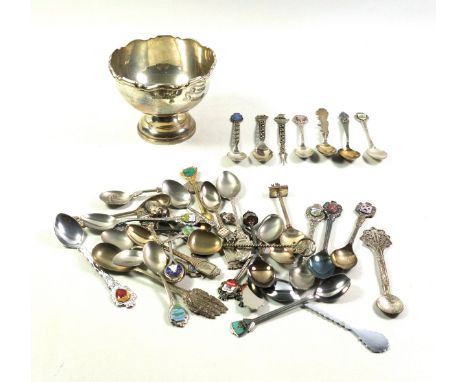 George V silver circular pedestal sugar bowl with a shaped rim, by W M Co., Birmingham, 1919, 208grs; 6 souvenir spoons and a