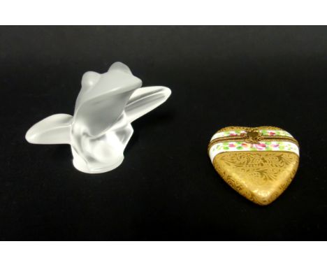 A Sevres crystal paperweight in the form of a frog, 7cm high, and a Limoges heart-shaped porcelain trinket box in gilt with a