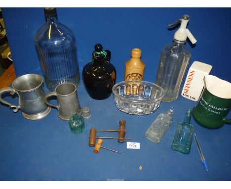A quantity of breweriana including soda siphon, Carltonware Guinness pepper pot a/f, QEII single malt Scotch whiskey decanter