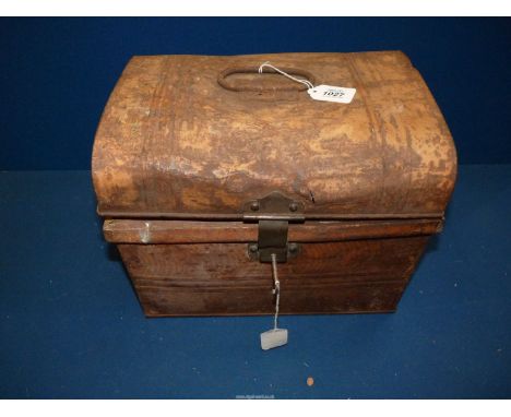 A small tin Trunk (key present).