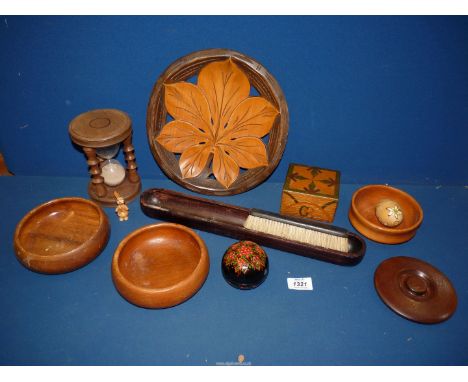 A quantity of Treen including egg timer, bowls and boxes.