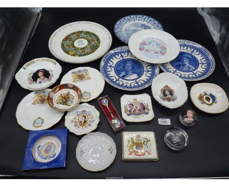 A quantity of commemorative china including Queen Mother plates, trinket dishes, etc.