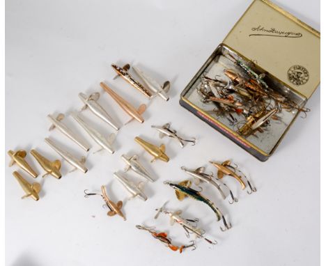 A quantity of large vintage fishing lures, including: Allcocks titbit curved baits, WJ Cummins Devons, brass and nickle examp