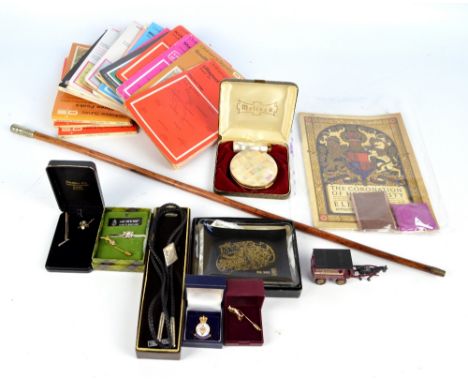 A mixed lot of collectors' items to include a boxed mother of pearl covered powder compact (af), and a matching lipstick case