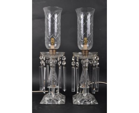 A matching pair of Edwardian cut glass table lamp lights having clear glass fluted shades with etched decoration to each. Bel