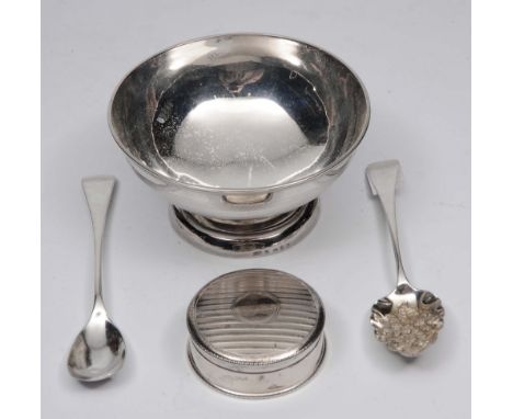 An open silver bowl of plain form on pedestal foot with engine turned decoration, together with a further silver box with eng
