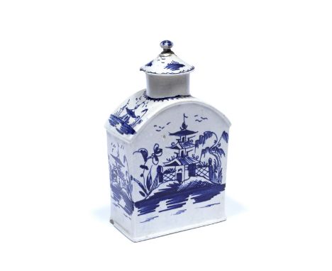 An English creamware tea caddy and cover circa 1800 with Chinese scenes, 14.5cm