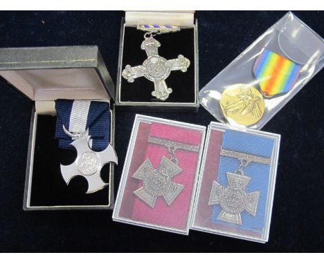 Copy Medals - full size, good quality. Victoria Cross (Army & Navy ribbons), DFC, DSC, USA WW1 Victory Medal (5) a/f