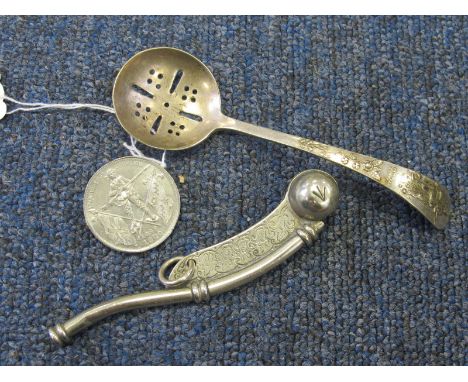 Militaria: 1) a nice 19th/20th century Bosun's whistle with WD Arrow stamp (WW1 period), 2) An interesting plated small spoon