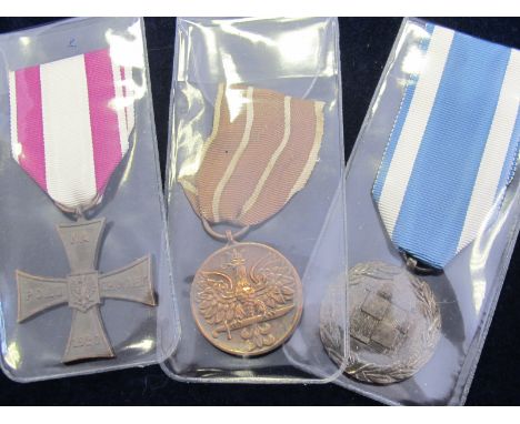 Poland 3x Polish medals WW2 era, Cross of Valor, Air Medal and Army War medal, about GVF