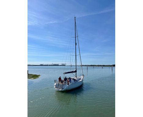 Our RYA-certified Skipper will tailor the day to your preferences, allowing you to be as hands-on or hands-off as you wish. Y